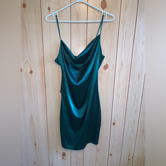 Shein small cocktail dress-emerald green - Picture 4 of 6